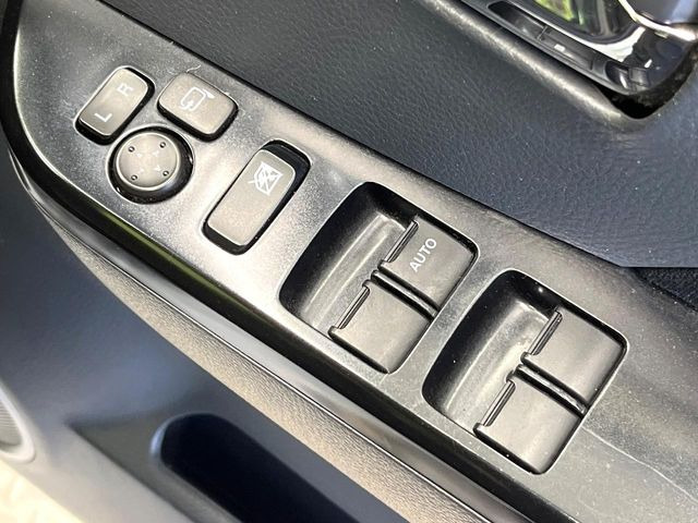 �y�d���i�[�~���[�z�T�C�h�~���[�͓d���i�[���ƂȂ��Ă���A�������ԏ�ł��L�Y�������X�N��}�����܂��B