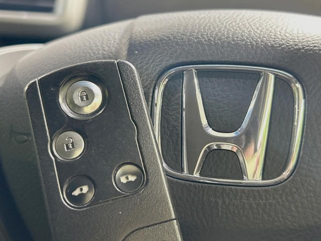 �yHonda�X�}�[�g�L�[�z�J�o����|�P�b�g�ɓ��ꂽ�܂܂ł��h�A�̎{���E�������\�ȃX�}�[�g�L�[�𑕔��B�G���W���̃I���E�I�t�����J�M�����o���K�v����������Ƃ��Ă��֗��ł���