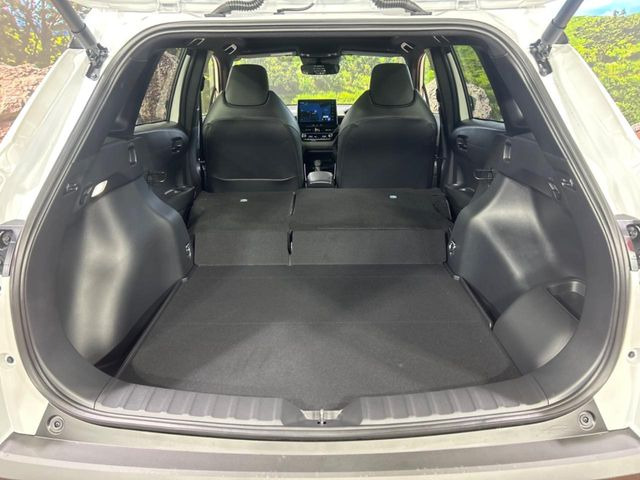 ���i�̂���������ʋ΁A���}���ɏ\���ȉ׎��X�y�[�X���m�ۂ��Ă���܂��B�Z�J���h�V�[�g��|���ƁA�傫�ȉו��̐ύڂ��\�ł���