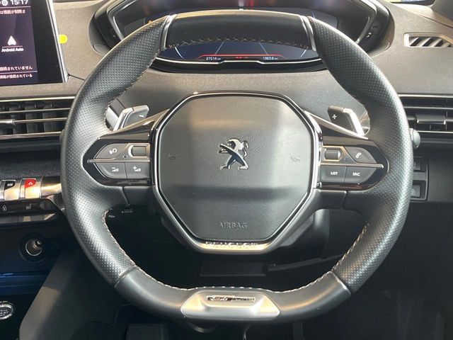 ���}���`�t�@���N�V�����X�e�A�����O:�n���h���̍��E�̃{�^���ŃI�[�f�B�I�̑I���≹�ʂ̒��߂��\�ł��B�n���h�����������������ł���̂ň��S�ł��ˁ�