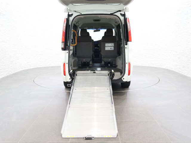 ステップワゴン1.5 G 車いす仕様車 3列目乗車タイプ