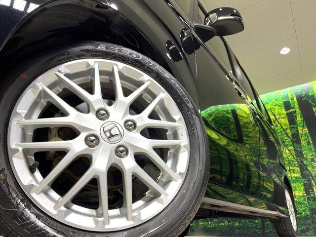 �y����15�C���`�A���~�z�C�[���z�O�ςɃ}�b�`���������A���~�z�C�[���𑕒����Ă���܂��B�e��ЊO�A���~�z�C�[����A�X�^�b�h���X�^�C�����戵�����Ă���܂��B���񂲑��k����������