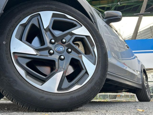 �y����18�C���`�A���~�z�C�[���z�O�ςɃ}�b�`���������A���~�z�C�[���𑕒����Ă���܂��B�e��ЊO�A���~�z�C�[����A�X�^�b�h���X�^�C�����戵�����Ă���܂��B���񂲑��k����������