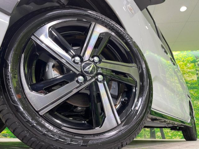 �y����15�C���`�A���~�z�C�[���z�O�ςɃ}�b�`���������A���~�z�C�[���𑕒����Ă���܂��B�e��ЊO�A���~�z�C�[����A�X�^�b�h���X�^�C�����戵�����Ă���܂��B���񂲑��k����������