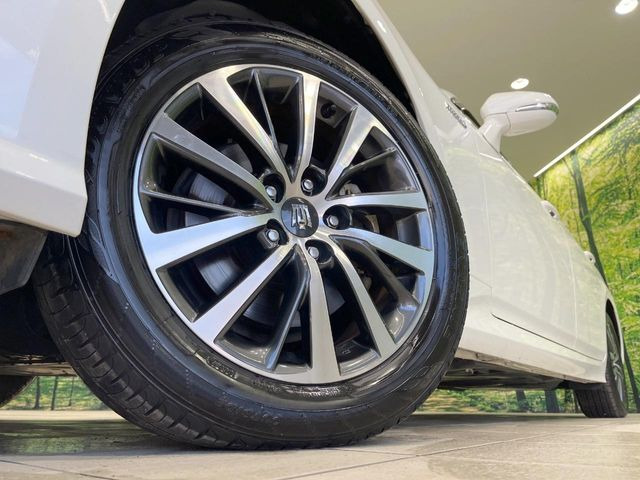 �y����17�C���`�A���~�z�C�[���z�O�ςɃ}�b�`���������A���~�z�C�[���𑕒����Ă���܂��B�e��ЊO�A���~�z�C�[����A�X�^�b�h���X�^�C�����戵�����Ă���܂��B���񂲑��k����������