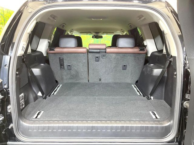 ���i�̂���������ʋ΁A���}���ɏ\���ȉ׎��X�y�[�X���m�ۂ��Ă���܂��B�Z�J���h�V�[�g��|���ƁA�傫�ȉו��̐ύڂ��\�ł���