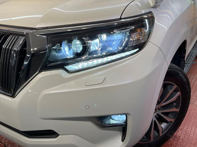 �yLED�w�b�h���C�g�z���V����ԑ��s�����ǍD�Ȏ��E���m�ۂ����S���ĉ^�]�ł��鍂�P�xLED�w�b�h���C�g�𑕔�!�_�����x�������A����d�͂��}�����Ă��܂��B