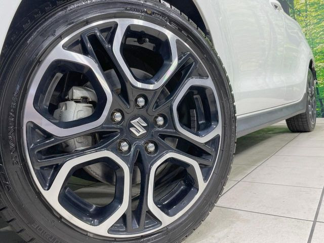 �y����17�C���`�A���~�z�C�[���z�O�ςɃ}�b�`���������A���~�z�C�[���𑕒����Ă���܂��B�e��ЊO�A���~�z�C�[����A�X�^�b�h���X�^�C�����戵�����Ă���܂��B���񂲑��k����������