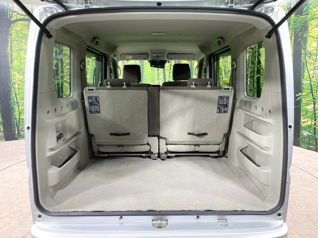 ���i�̂���������ʋ΁A���}���ɏ\���ȉ׎��X�y�[�X���m�ۂ��Ă���܂��B�Z�J���h�V�[�g��|���ƁA�傫�ȉו��̐ύڂ��\�ł���