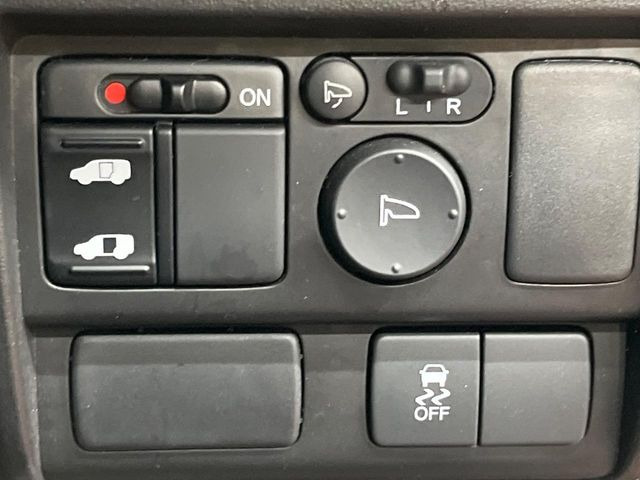 �y�p���[�X���C�h�h�A�z�X�}�[�g�L�[��^�]�Ȃ̃X�C�b�`�ŃX���C�h�h�A�̊J���\���d��������͂����ăh�A���J����K�v�������A���������q�l�ł��A�d���ו��������Ă��鎞�����N�ɊJ���߂ł��܂���