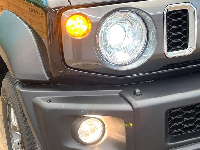 �yLED�w�b�h���C�g�z���V����ԑ��s�����ǍD�Ȏ��E���m�ۂ����S���ĉ^�]�ł��鍂�P�xLED�w�b�h���C�g�𑕔�!�_�����x�������A����d�͂��}�����Ă��܂��B