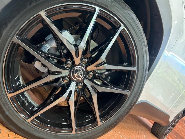 �y����19�C���`�A���~�z�C�[���z�O�ςɃ}�b�`���������A���~�z�C�[���𑕒����Ă���܂��B�e��ЊO�A���~�z�C�[����A�X�^�b�h���X�^�C�����戵�����Ă���܂��B���񂲑��k����������