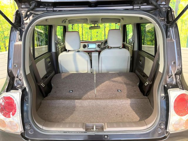 ���i�̂���������ʋ΁A���}���ɏ\���ȉ׎��X�y�[�X���m�ۂ��Ă���܂��B�Z�J���h�V�[�g��|���ƁA�傫�ȉו��̐ύڂ��\�ł���