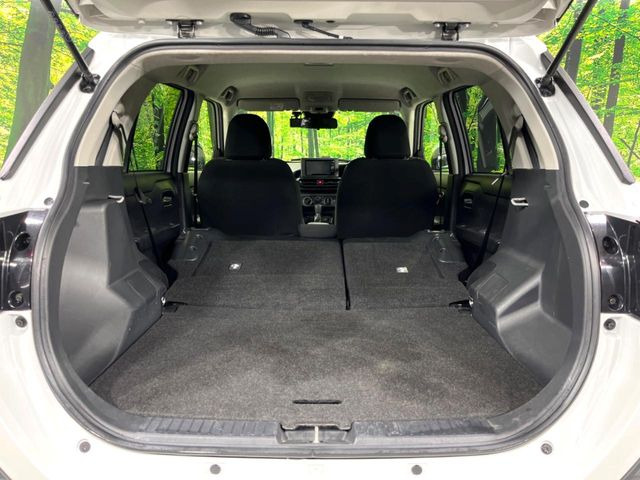 ���i�̂���������ʋ΁A���}���ɏ\���ȉ׎��X�y�[�X���m�ۂ��Ă���܂��B�Z�J���h�V�[�g��|���ƁA�傫�ȉו��̐ύڂ��\�ł���