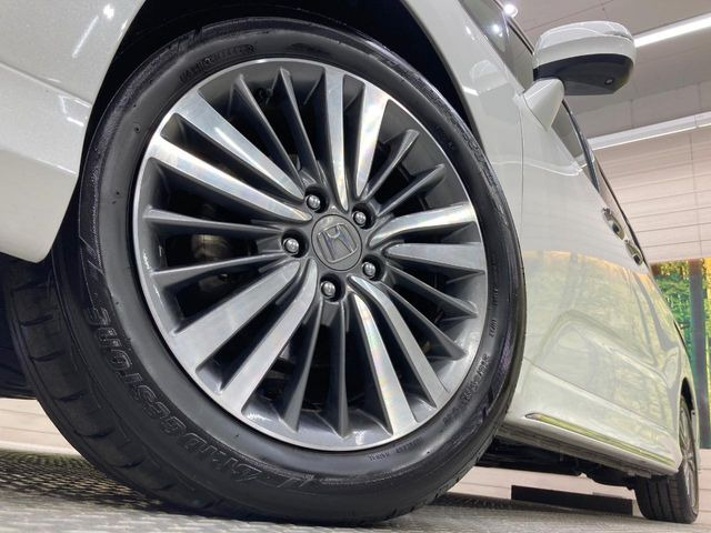 �y�����A���~�z�C�[���z�f�U�C�����̍��������A���~�z�C�[���𑕒����Ă���܂��B�e��ЊO�A���~�z�C�[����A�X�^�b�h���X�^�C�����戵�����Ă���܂��B���񂲑��k����������