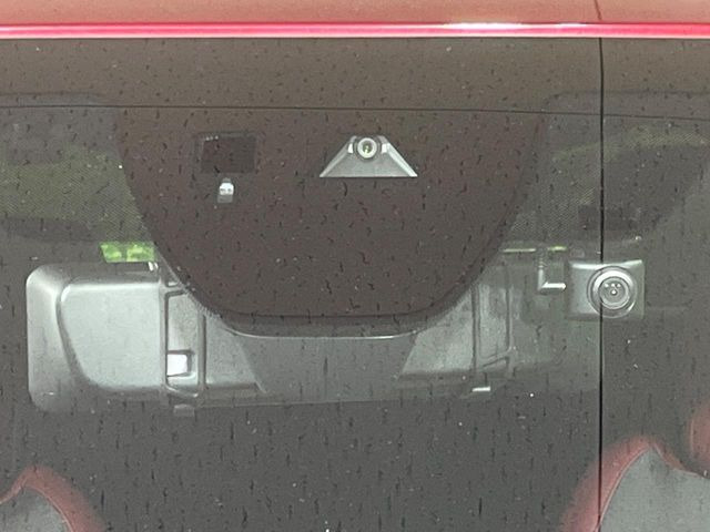 �yi-ACTIVESENSE�z���s���ɑO���̎ԗ�����F�����A�Փ˂������Ȏ��͌x��ƃu���[�L�ŏՓˉ���Ɣ�Q�y�����A�V�X�g�B�����S�Ƀh���C�u�����y���݂��������܂��B