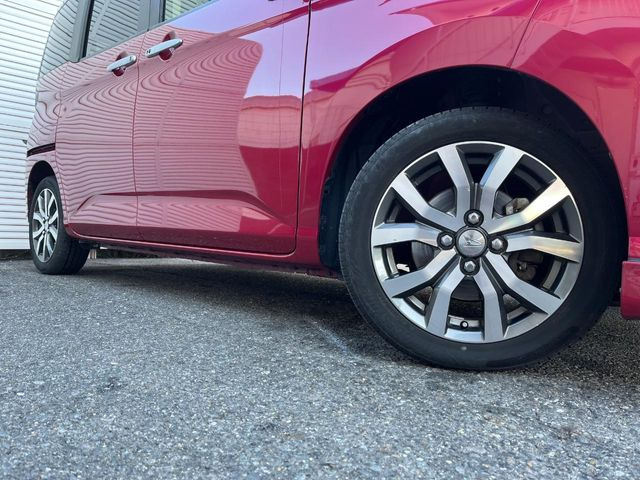 �y����15�C���`�A���~�z�C�[���z�O�ςɃ}�b�`���������A���~�z�C�[���𑕒����Ă���܂��B�e��ЊO�A���~�z�C�[����A�X�^�b�h���X�^�C�����戵�����Ă���܂��B���񂲑��k����������