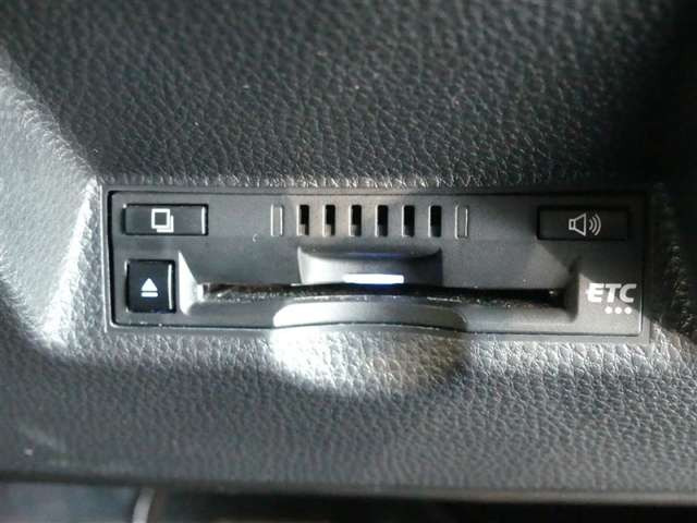 ヤリス1.5 ハイブリッド G E-Four 4WD