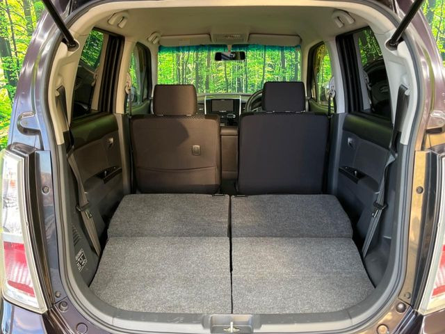 ���i�̂���������ʋ΁A���}���ɏ\���ȉ׎��X�y�[�X���m�ۂ��Ă���܂��B�Z�J���h�V�[�g��|���ƁA�傫�ȉו��̐ύڂ��\�ł���