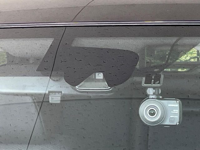 �y�G�}�[�W�F���V�[�u���[�L�z���s���ɑO���̎ԗ�����F�����A�Փ˂������Ȏ��͌x��ƃu���[�L�ŏՓˉ���Ɣ�Q�y�����A�V�X�g�B�����S�Ƀh���C�u�����y���݂��������܂��B