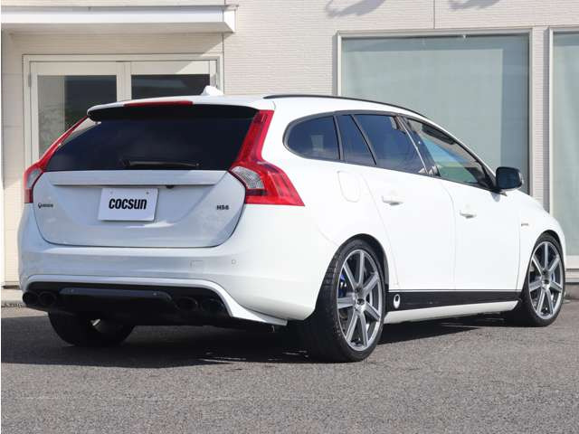 �G���W���I�C���̓t�����X��MOTUL(���`���[��)���g�p���Ă��܂��B�V���{���{�e���f���ɓK������قȂ�S�x�̃I�C�������p�ӂ��Ă��܂��B