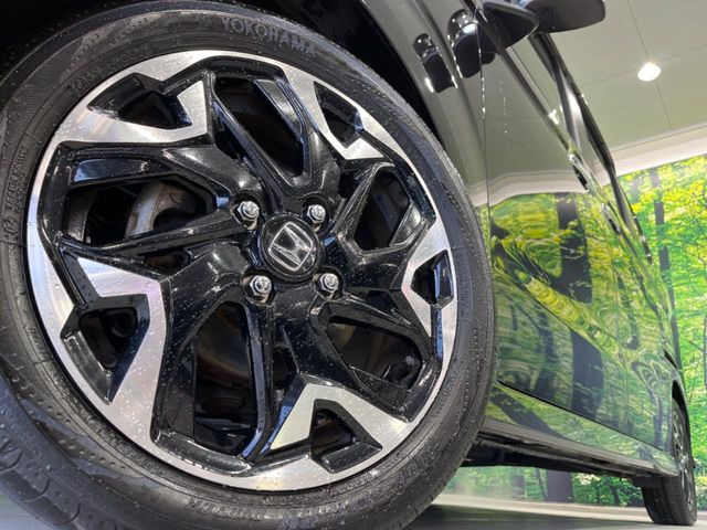 �y����15�C���`�A���~�z�C�[���z�O�ςɃ}�b�`���������A���~�z�C�[���𑕒����Ă���܂��B�e��ЊO�A���~�z�C�[����A�X�^�b�h���X�^�C�����戵�����Ă���܂��B���񂲑��k����������