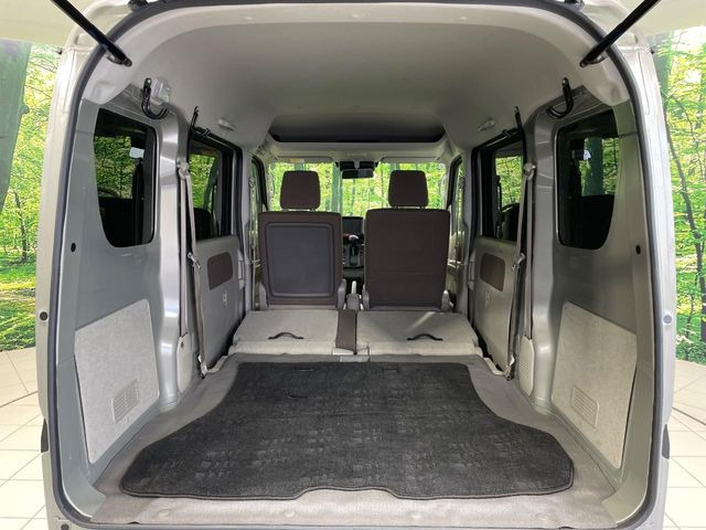 ���i�̂���������ʋ΁A���}���ɏ\���ȉ׎��X�y�[�X���m�ۂ��Ă���܂��B�Z�J���h�V�[�g��|���ƁA�傫�ȉו��̐ύڂ��\�ł���