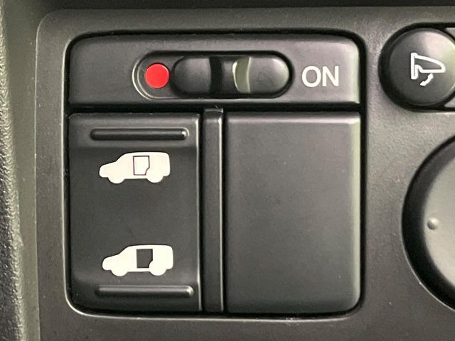 �y�p���[�X���C�h�h�A�z�X�}�[�g�L�[��^�]�Ȃ̃X�C�b�`�ŃX���C�h�h�A�̊J���\���d��������͂����ăh�A���J����K�v�������A���������q�l�ł��A�d���ו��������Ă��鎞�����N�ɊJ���߂ł��܂���