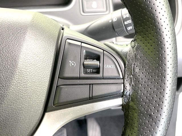 �y�N���[�Y�R���g���[���z�������H�����N���N���s�B�A�N�Z���𗣂��Ă���葬�x�ő��s���ł��A�������^�]���̕��S���y��!�����E�������ȒP�ȃX�C�b�`����Œ����ł��܂��B