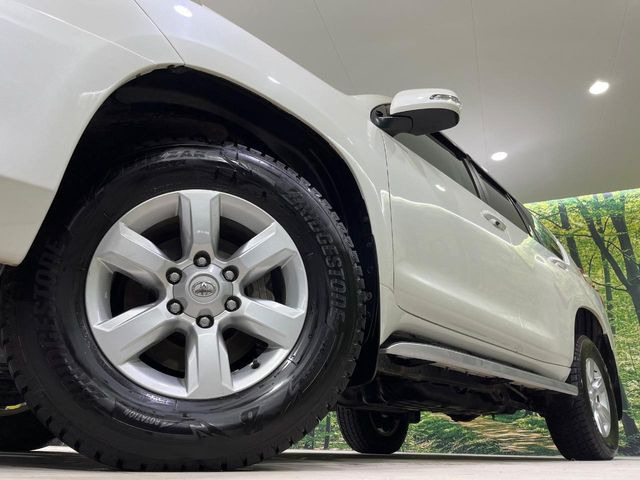 �y����17�C���`�A���~�z�C�[���z�O�ςɃ}�b�`���������A���~�z�C�[���𑕒����Ă���܂��B�e��ЊO�A���~�z�C�[����A�X�^�b�h���X�^�C�����戵�����Ă���܂��B���񂲑��k����������