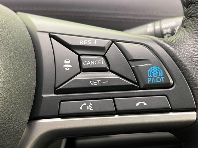【プロパイロット】高速道路での長距離走行が楽に!!渋滞時と巡回走行のシーンで、アクセル・ブレーキ・ステアリングを自動で制御し、長距離運転の負担を軽減してくれます♪