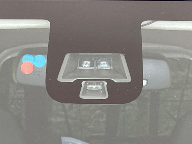 �y�G�}�[�W�F���V�[�u���[�L�z���s���ɑO���̎ԗ�����F�����A�Փ˂������Ȏ��͌x��ƃu���[�L�ŏՓˉ���Ɣ�Q�y�����A�V�X�g�B�����S�Ƀh���C�u�����y���݂��������܂��B