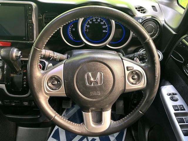 �y�N���[�Y�R���g���[���z�������H�����N���N���s�B�A�N�Z���𗣂��Ă���葬�x�ő��s���ł��A�������^�]���̕��S���y��!�����E�������ȒP�ȃX�C�b�`����Œ����ł��܂��B