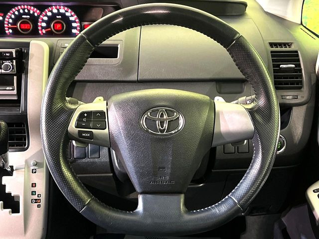 �y�����v�����X�e�A�����O�z�㎿�Ȋv���g�p���邱�ƂŁA��ɂ����������݂ƂĂ��^�]���₷���n���h���ł���