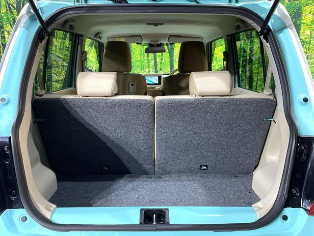 ���i�̂���������ʋ΁A���}���ɏ\���ȉ׎��X�y�[�X���m�ۂ��Ă���܂��B�Z�J���h�V�[�g��|���ƁA�傫�ȉו��̐ύڂ��\�ł���