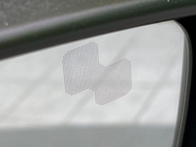 �y�u���C���h�X�|�b�g���j�^�����O�z���s���A�h�A�~���[�̎��p�ɂȂ�₷���ӏ��Ɍ㑱�Ԃ��ڋ߂���ƃT�C�h�~���[�t�߂Ɍx����\���A�h���C�o�[�ɒ��ӊ��N�����Ă���܂��B