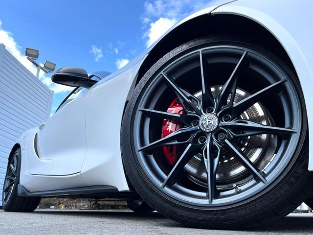 �y����19�C���`�A���~�z�C�[���z�O�ςɃ}�b�`���������A���~�z�C�[���𑕒����Ă���܂��B�e��ЊO�A���~�z�C�[����A�X�^�b�h���X�^�C�����戵�����Ă���܂��B���񂲑��k����������