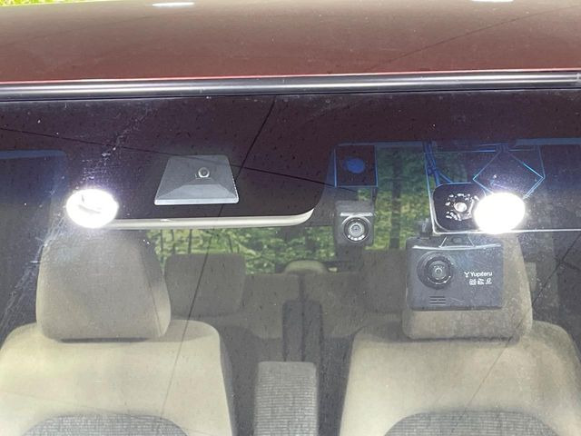 �y�z���_�Z���V���O�z���s���ɑO���̎ԗ�����F�����A�Փ˂������Ȏ��͌x��ƃu���[�L�ŏՓˉ���Ɣ�Q�y�����A�V�X�g�B�����S�Ƀh���C�u�����y���݂��������܂��B