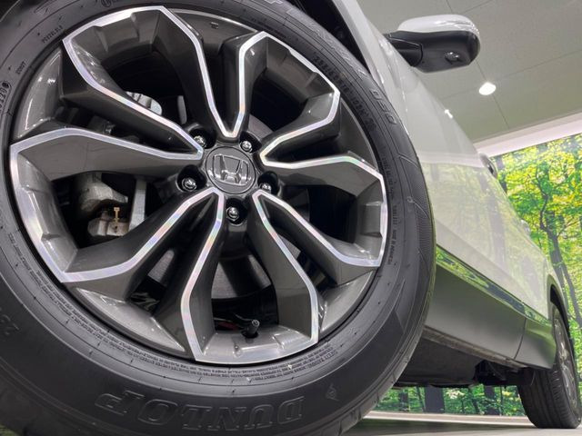 �y����18�C���`�A���~�z�C�[���z�O�ςɃ}�b�`���������A���~�z�C�[���𑕒����Ă���܂��B�e��ЊO�A���~�z�C�[����A�X�^�b�h���X�^�C�����戵�����Ă���܂��B���񂲑��k����������