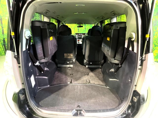 ���i�̂���������ʋ΁A���}���ɏ\���ȉ׎��X�y�[�X���m�ۂ��Ă���܂��B�Z�J���h�V�[�g��|���ƁA�傫�ȉו��̐ύڂ��\�ł���