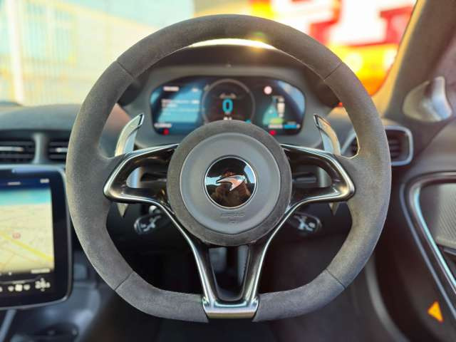 ����ʌ��t�����s����733-6 ����16�������� �t�����C�I���̖ڂ̑O�ɂ������܂��B�X�^�b�t�ꓯ���A���E����������҂����Ă���܂��B