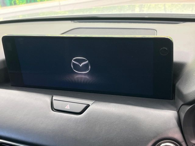 �y12.3�C���`�}�c�_�R�l�N�g�z�ԓ��̕��͋C�Ƀ}�b�`������^�f�B�X�v���C�B�X�}�z�ڑ��ł̃i�r�g�p��Bluetooth�Đ����A�l�X�ȋ@�\���y���߂܂��B�����I�ȃ_�C�������삪�\�ŁA�g��������ǍD�ł��B