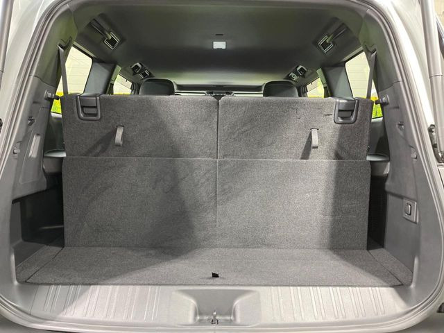 ���i�̂���������ʋ΁A���}���ɏ\���ȉ׎��X�y�[�X���m�ۂ��Ă���܂��B�Z�J���h�V�[�g��|���ƁA�傫�ȉו��̐ύڂ��\�ł���