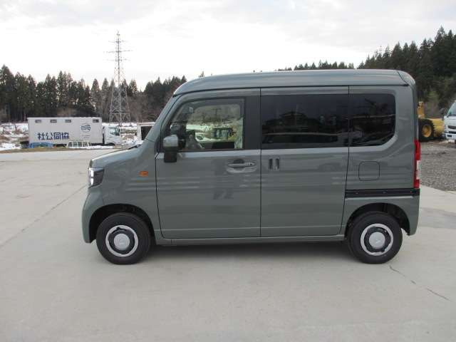 N-VANファン ターボ 4WD