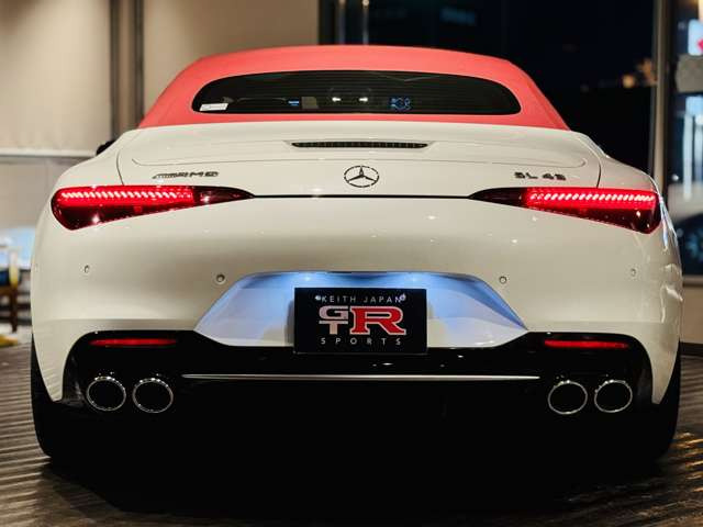 �V�����_�[���C������̗����悤�ȃf�U�C���́A�����Z�f�X�E�x���c�̓`���ł��B