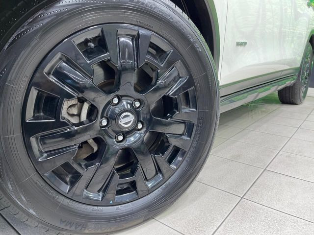 【純正アルミホイール】外観にマッチした純正アルミホイールを装着しております。各種社外アルミホイールや、スタッドレスタイヤも取扱いしております。是非ご相談ください♪