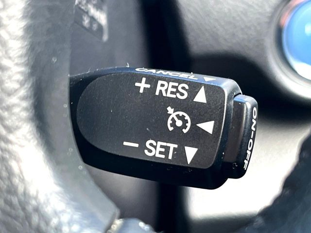 �y�N���[�Y�R���g���[���z�������H�����N���N���s�B�A�N�Z���𗣂��Ă���葬�x�ő��s���ł��A�������^�]���̕��S���y��!�����E�������ȒP�ȃX�C�b�`����Œ����ł��܂��B