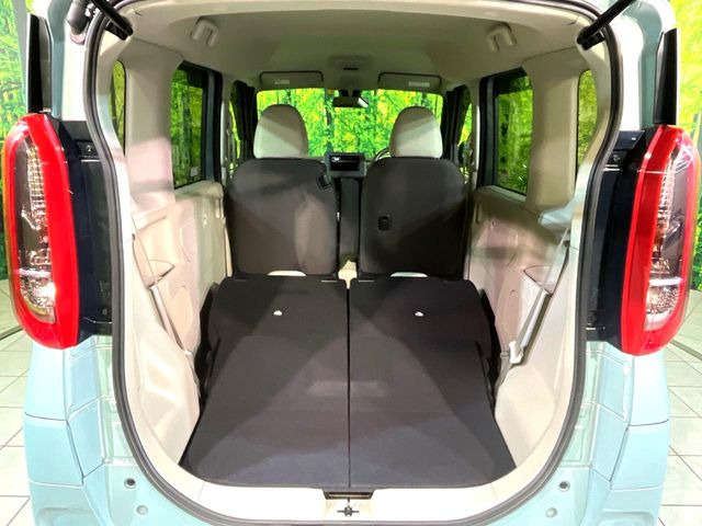 ���i�̂���������ʋ΁A���}���ɏ\���ȉ׎��X�y�[�X���m�ۂ��Ă���܂��B�Z�J���h�V�[�g��|���ƁA�傫�ȉו��̐ύڂ��\�ł���