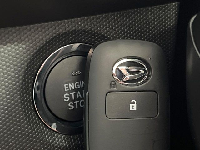 �y�L�[�t���[�V�X�e���z�J�o����|�P�b�g�ɓ��ꂽ�܂܂ł��h�A�̎{���E�������\�ȃX�}�[�g�L�[�𑕔��B�G���W���̃I���E�I�t�����J�M�����o���K�v����������Ƃ��Ă��֗��ł���