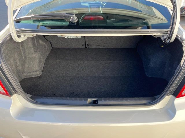 積み下ろしのしやすいデッキにはたっぷりと荷物を積み込んでいただけます。遊びから仕事まで、様々なシーンで頼れます♪